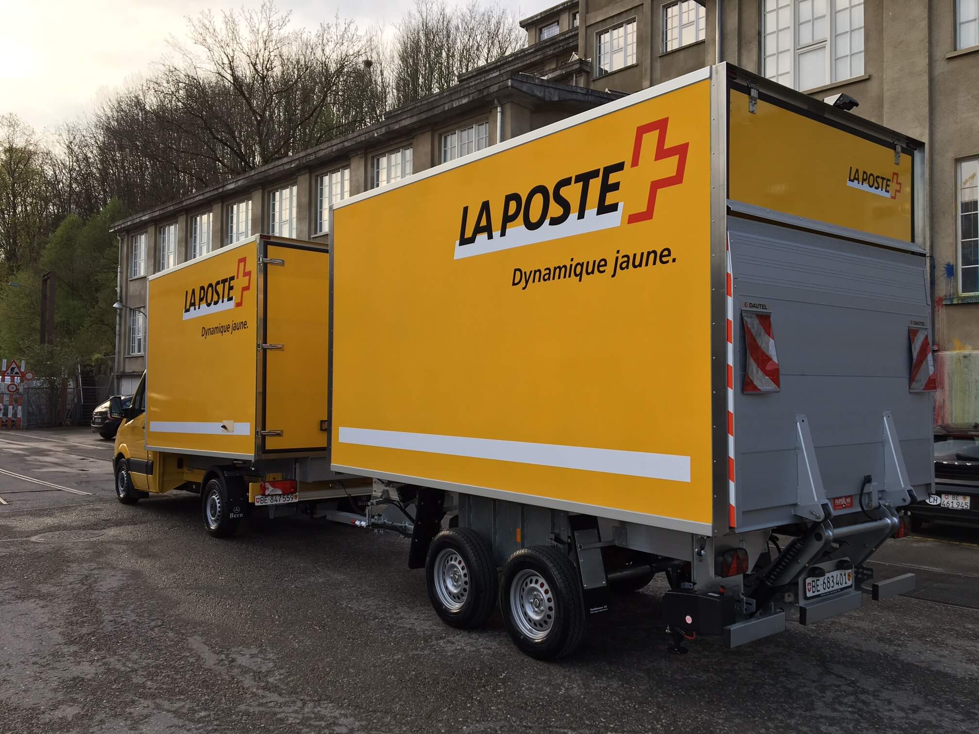 Carrosserie Filipelli AG Anhänger Koffer Post gelb