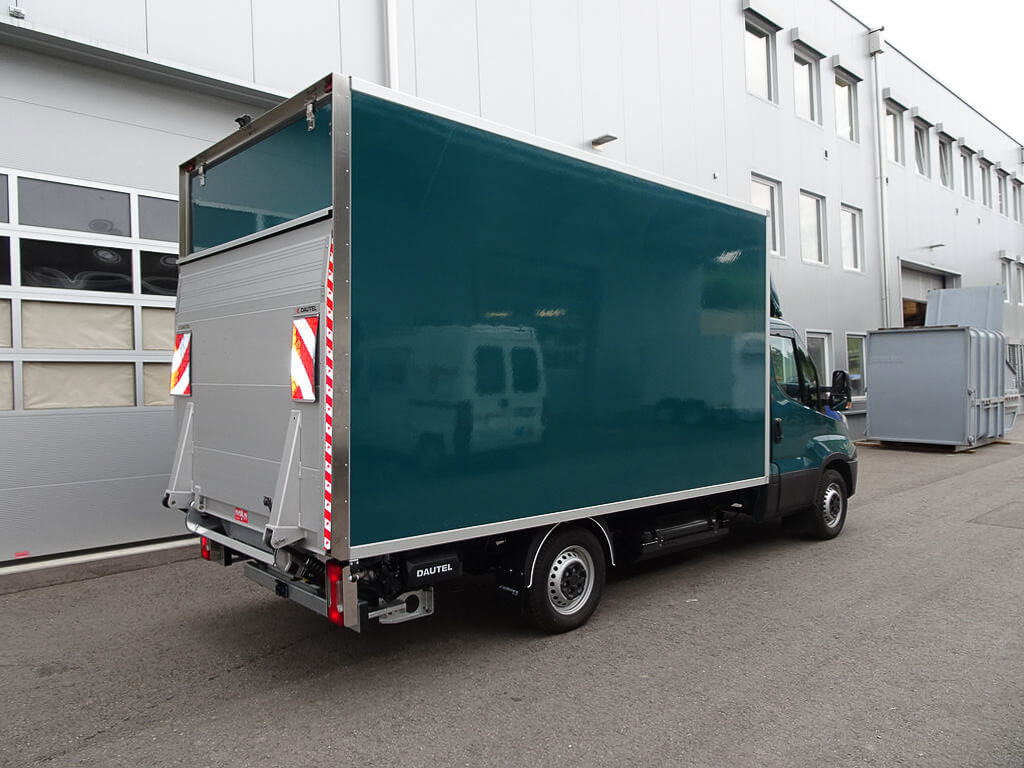 Carrosserie Filipelli AG Kofferaufbau Hebebühne grün