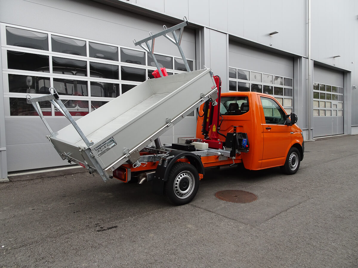 Carrosserie Filipelli AG Kran hinter Kabine Brücke